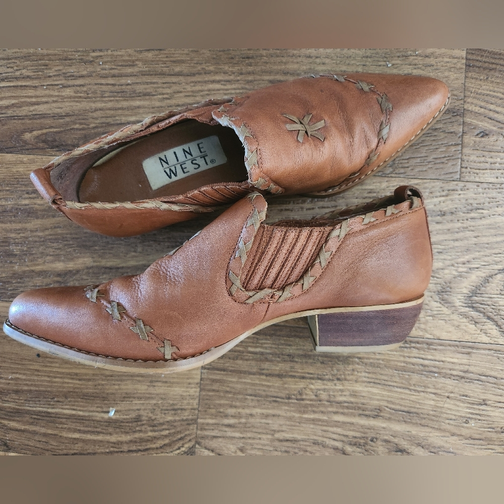 VINTAGE NINE WEST CHESTNUT COWGIRL LOW CUT LEATHER BOOTS IN SIZE 7M WIDTH